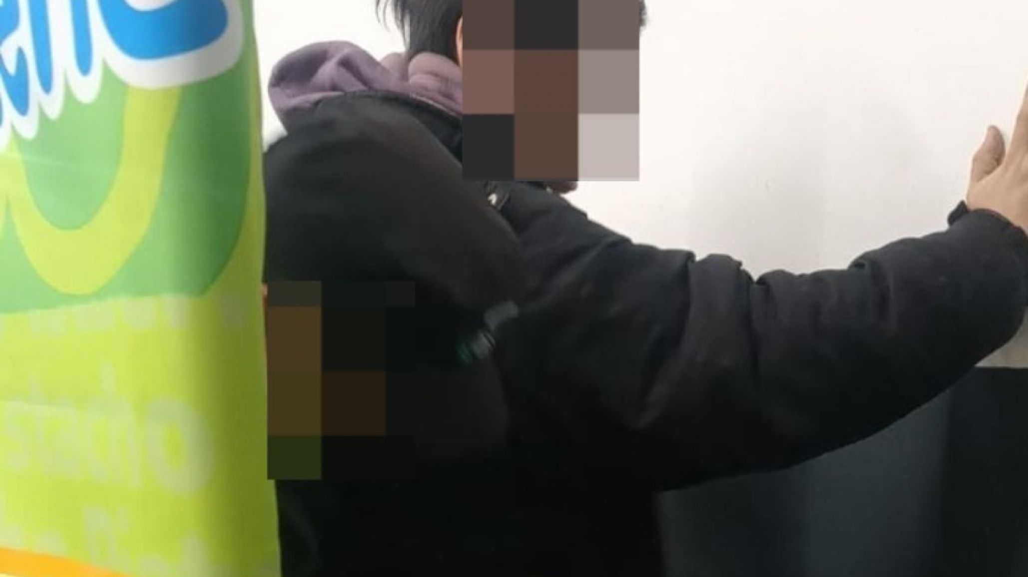 Lo sorprendieron intentando robar una botella de fernet en un supermercado