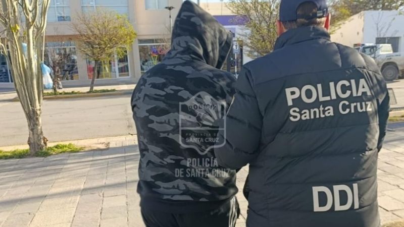 Pico Truncado: una nena de 7 años escapó por hambre y desnudó un calvario de encierro y torturas de su mamá y su padrastro