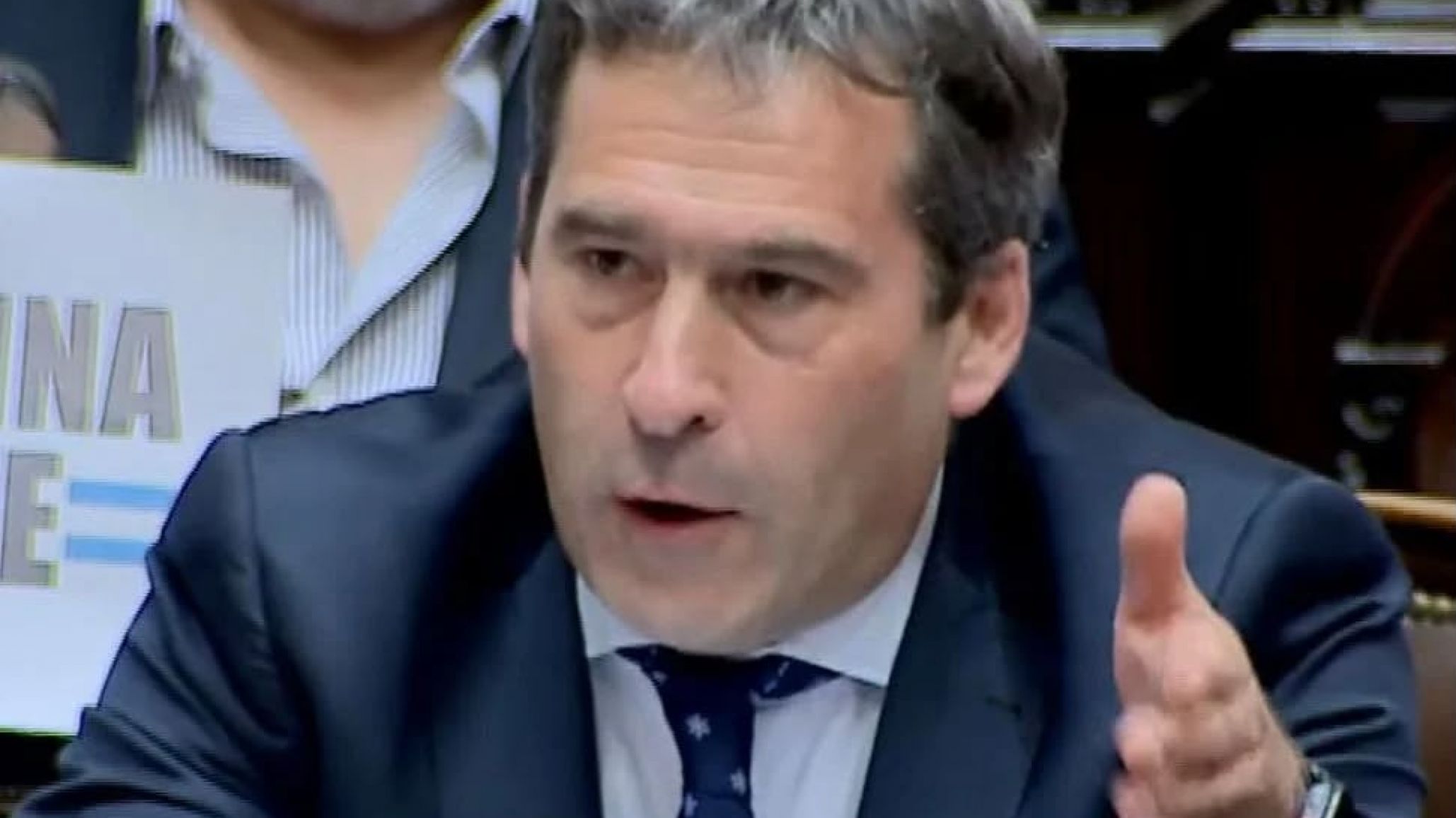 Luque: "No vamos a permitir que se lleven los bienes de YPF que pertenecen a los comodorenses"