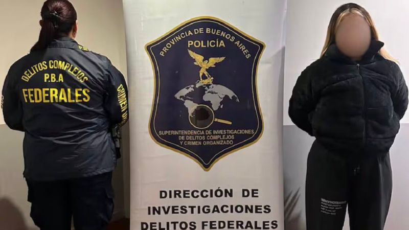 Detuvieron a una policía acusada de drogar a hombres que conocía por una app de citas para desvalijarlos