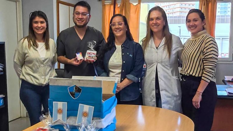 Calafate Rugby Club entregó donaciones recreativas para los pacientes pediátricos del Hospital Regional