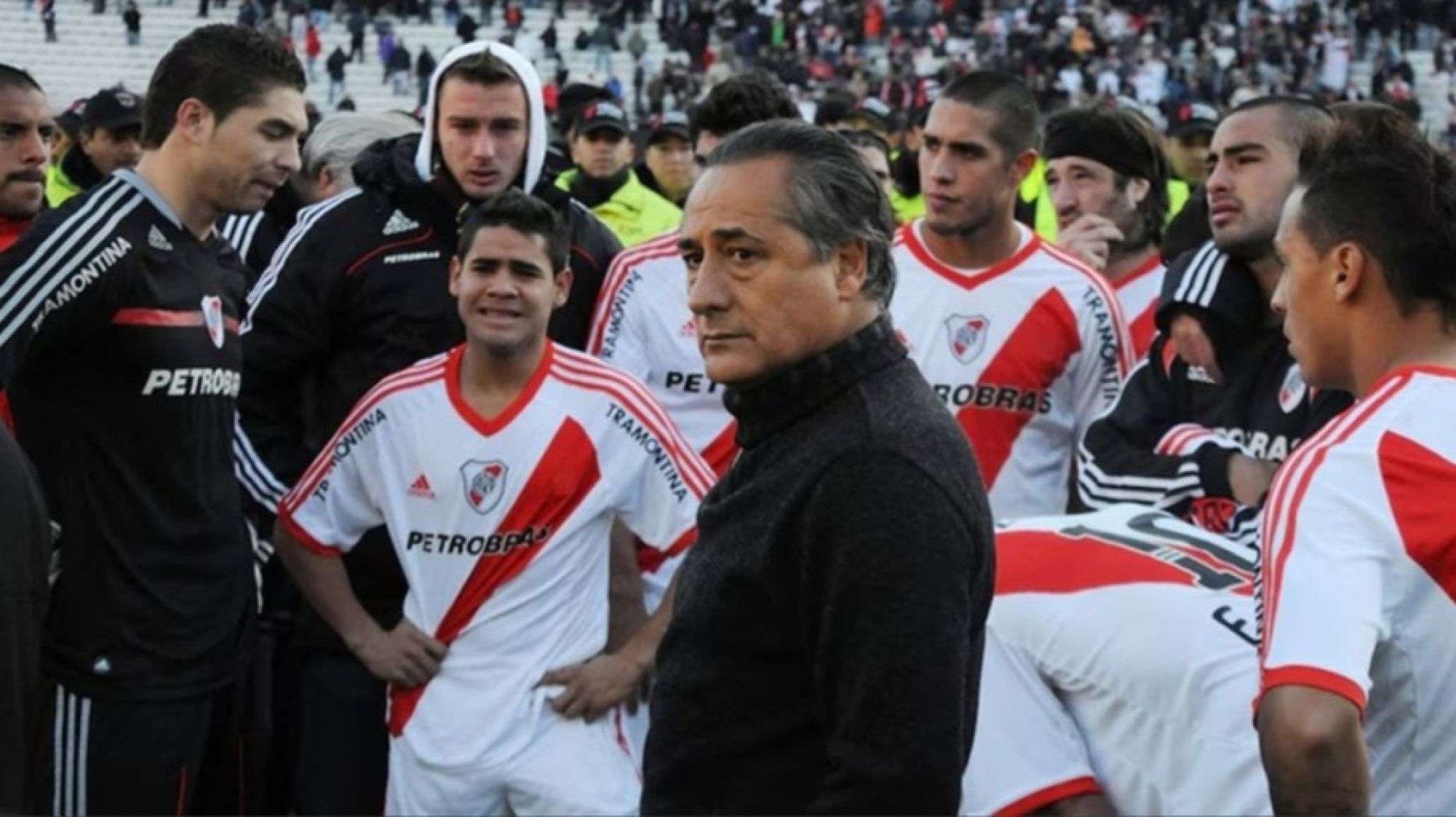 A 15 años del descenso de River: el viaje exprés al infierno que terminó reescribiendo la historia del club