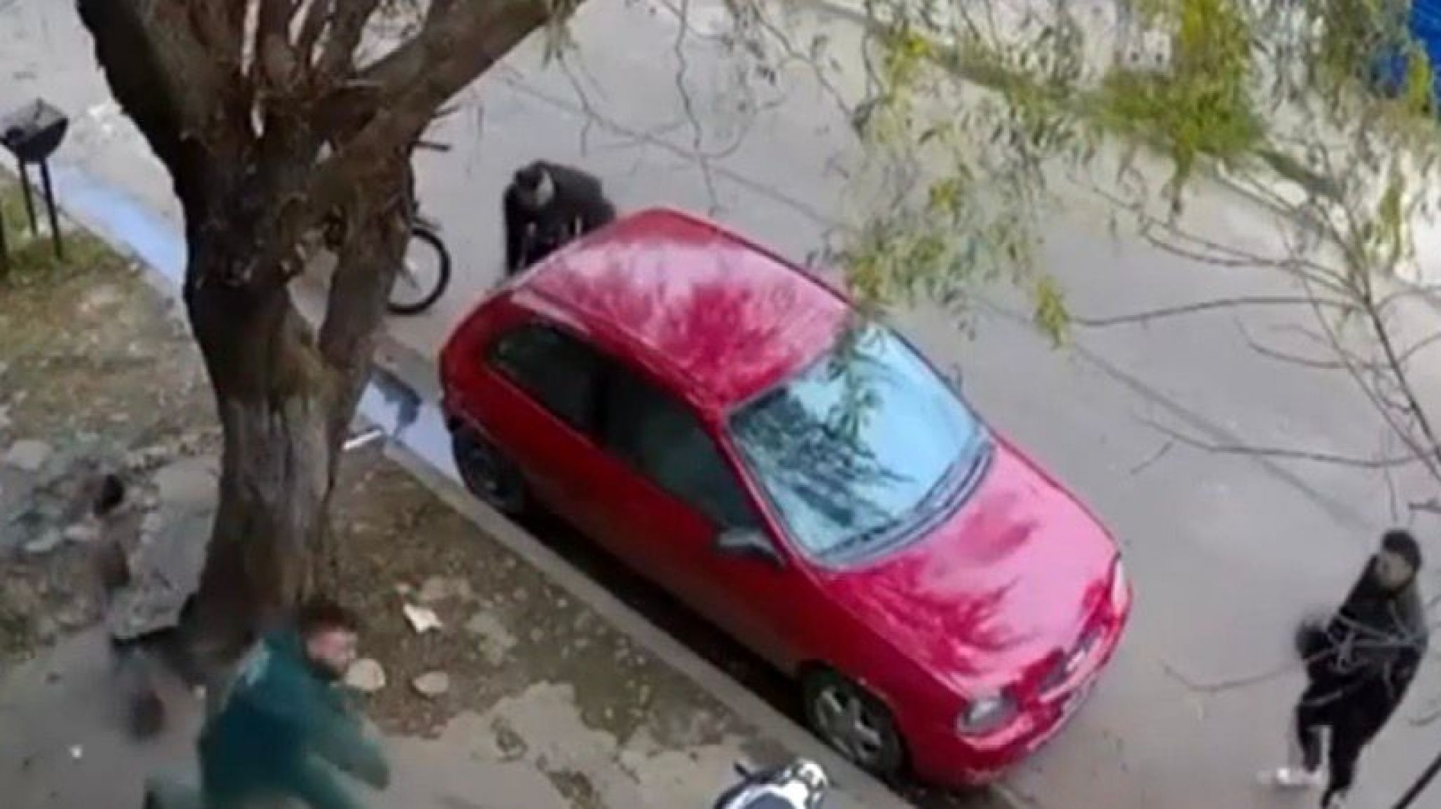 Violenta pelea entre vecinos terminó a los tiros: un chico de 13 años fue baleado