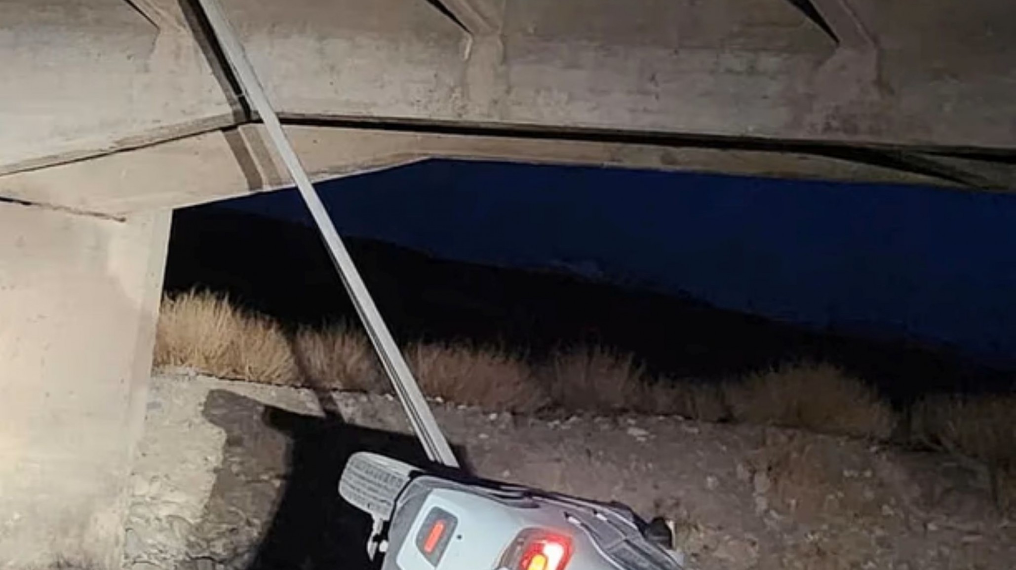 Impactante accidente en Ruta 40: un auto cayó al río Malargüe y rescataron con vida a sus ocupantes