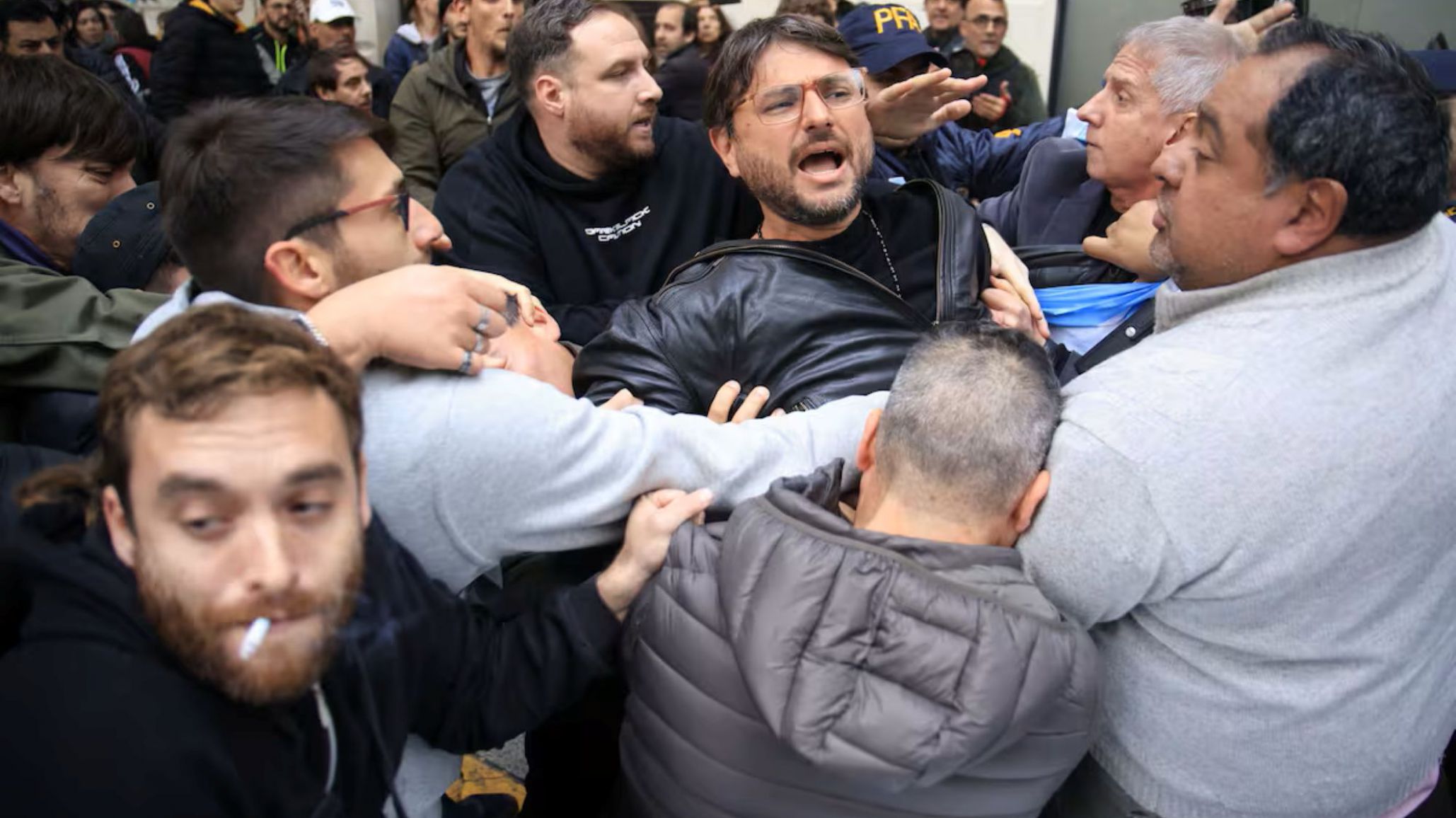 Procesan a Juan Grabois por la toma del Instituto Perón: embargo millonario y avance de la causa judicial