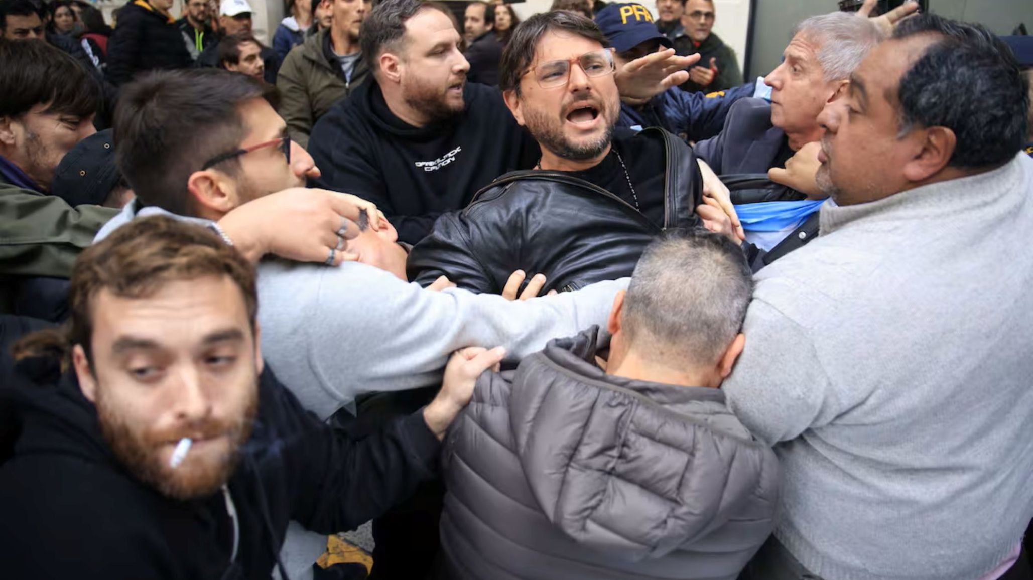 Procesan a Juan Grabois por la toma del Instituto Perón: embargo millonario y avance de la causa judicial
