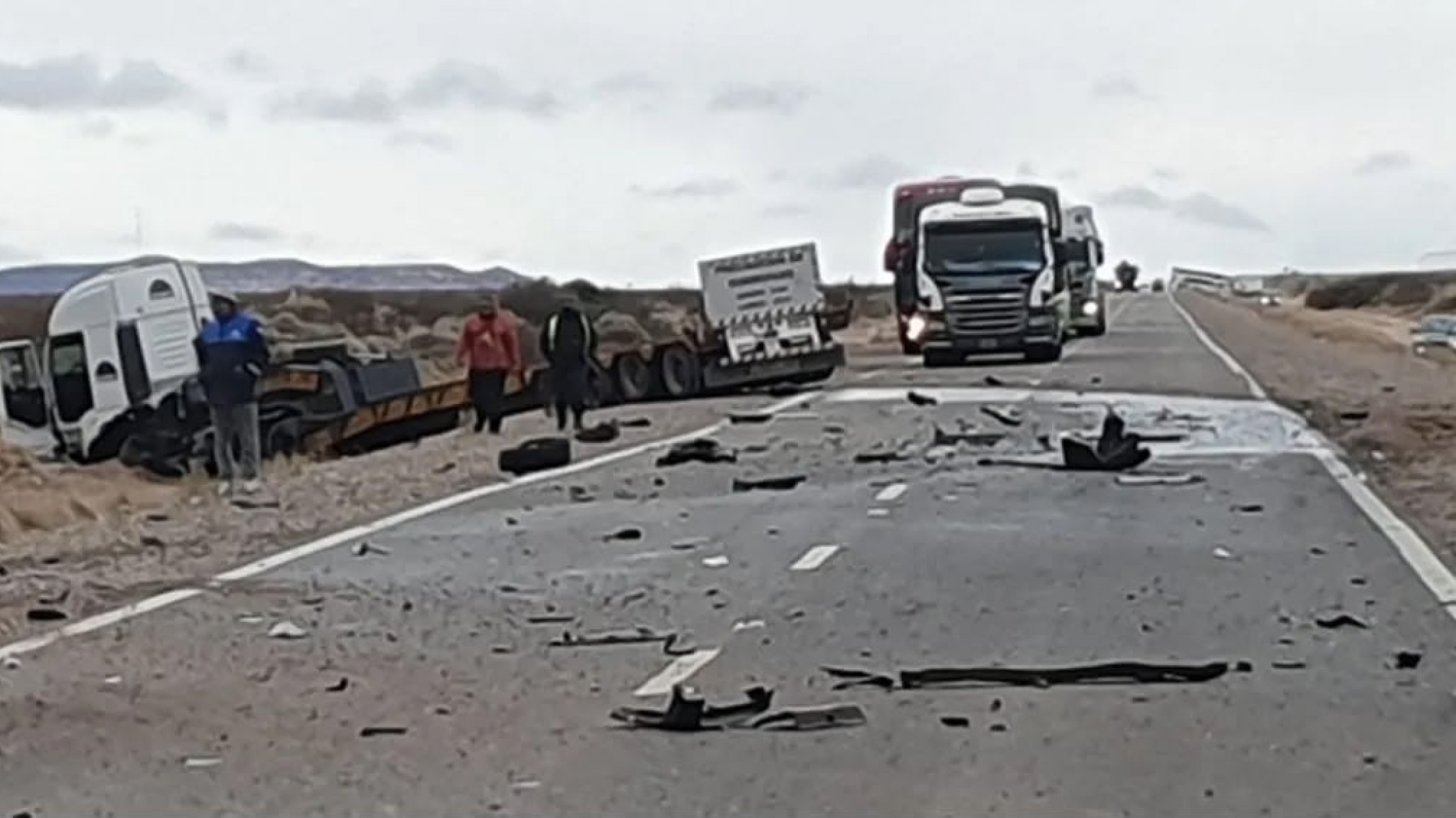 Tragedia en la Ruta 22: un joven murió al chocar contra un camión entre Zapala y Cutral Co