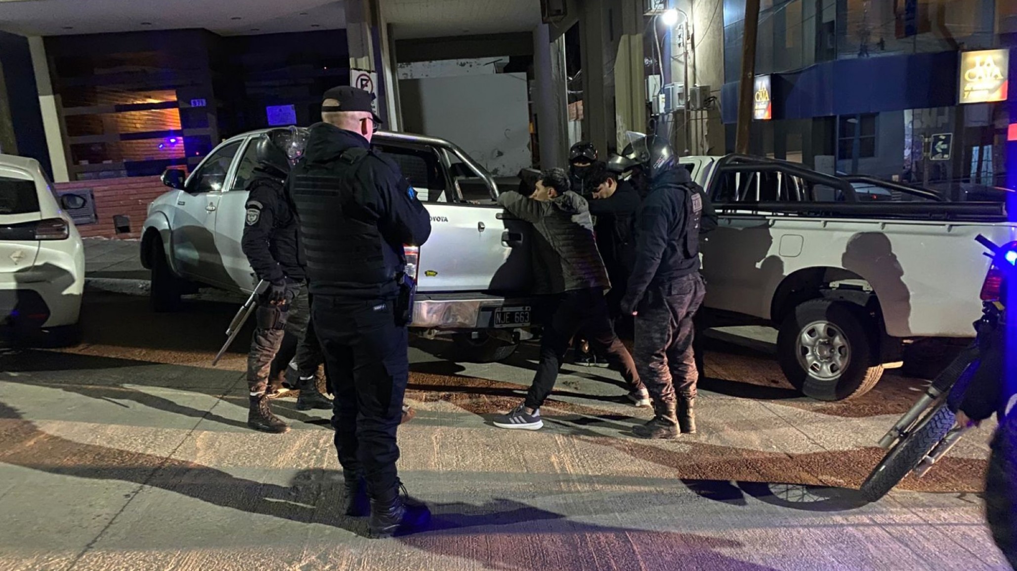 Disturbios en festejos del Mundial en Comodoro: demoraron a cuatro jóvenes en pleno centro