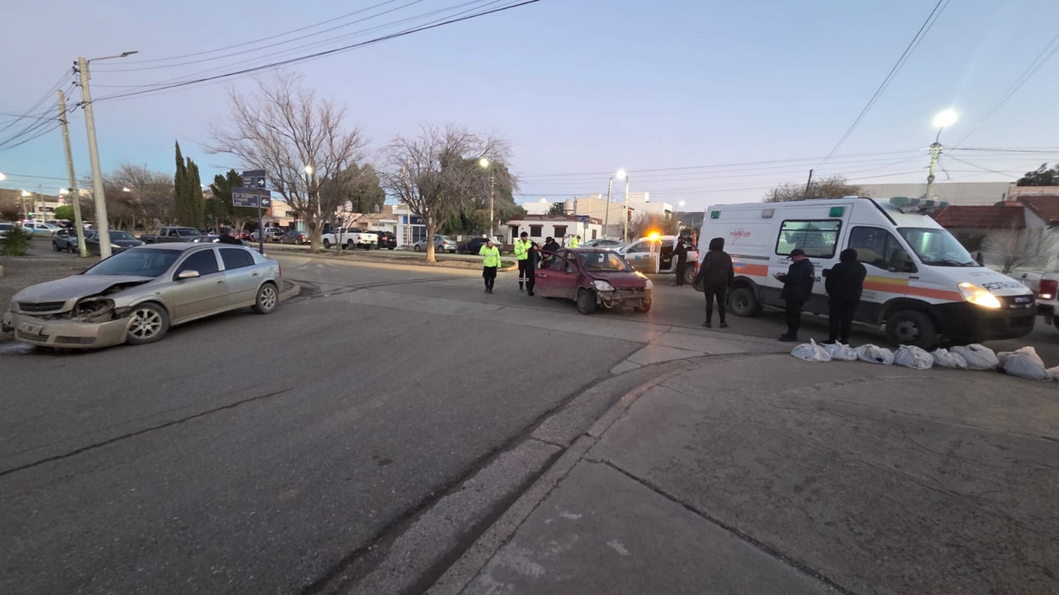 Un choque entre dos autos terminó con un herido trasladado al Hospital Regional