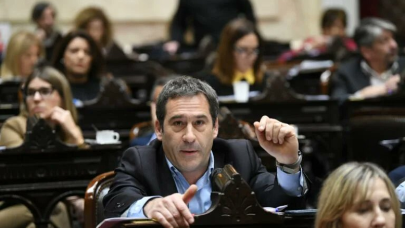 Luque cruzó al nuevo "Adorni" por su frío anuncio sobre las tarifas: "La gente ya no puede más"
