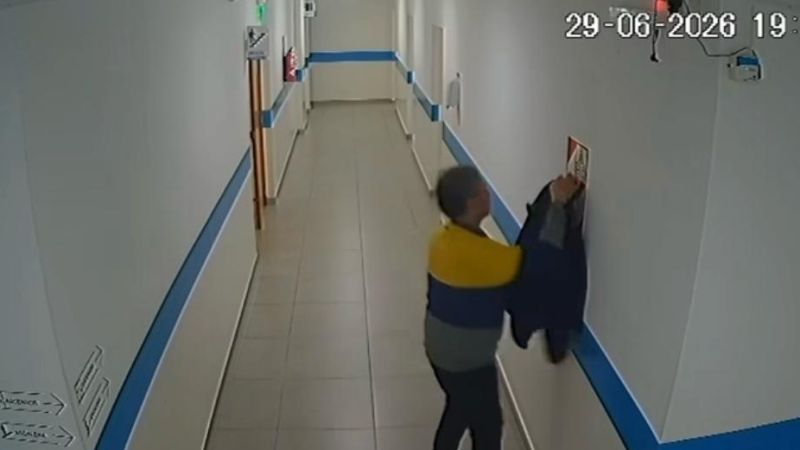 Se hizo pasar por paciente y robó un matafuego de un centro de salud: quedó filmado