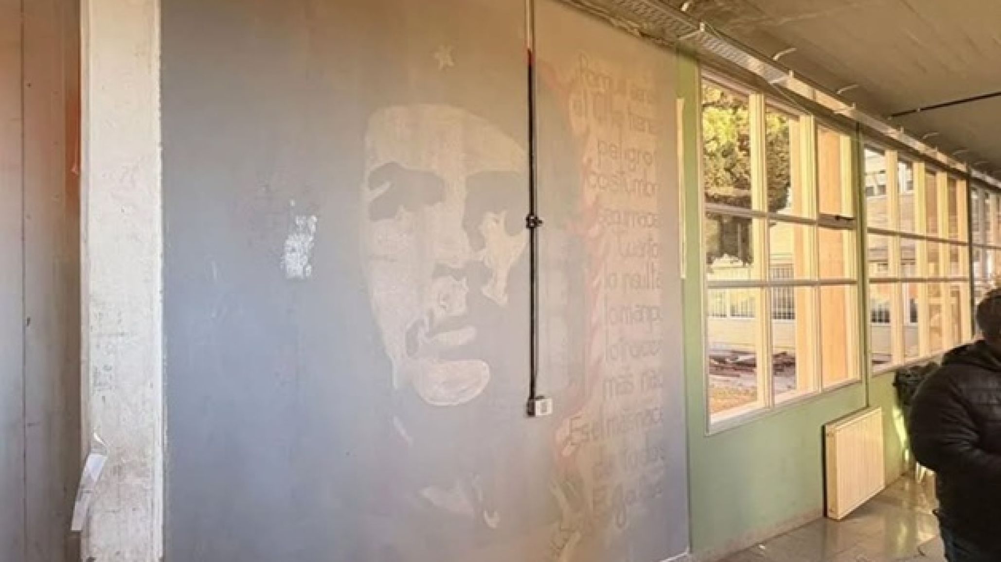 "Fue un ataque contra un bien público, fue un acto de vandalismo": la UNPSJB denunciará al docente que pintó un mural histórico en Trelew