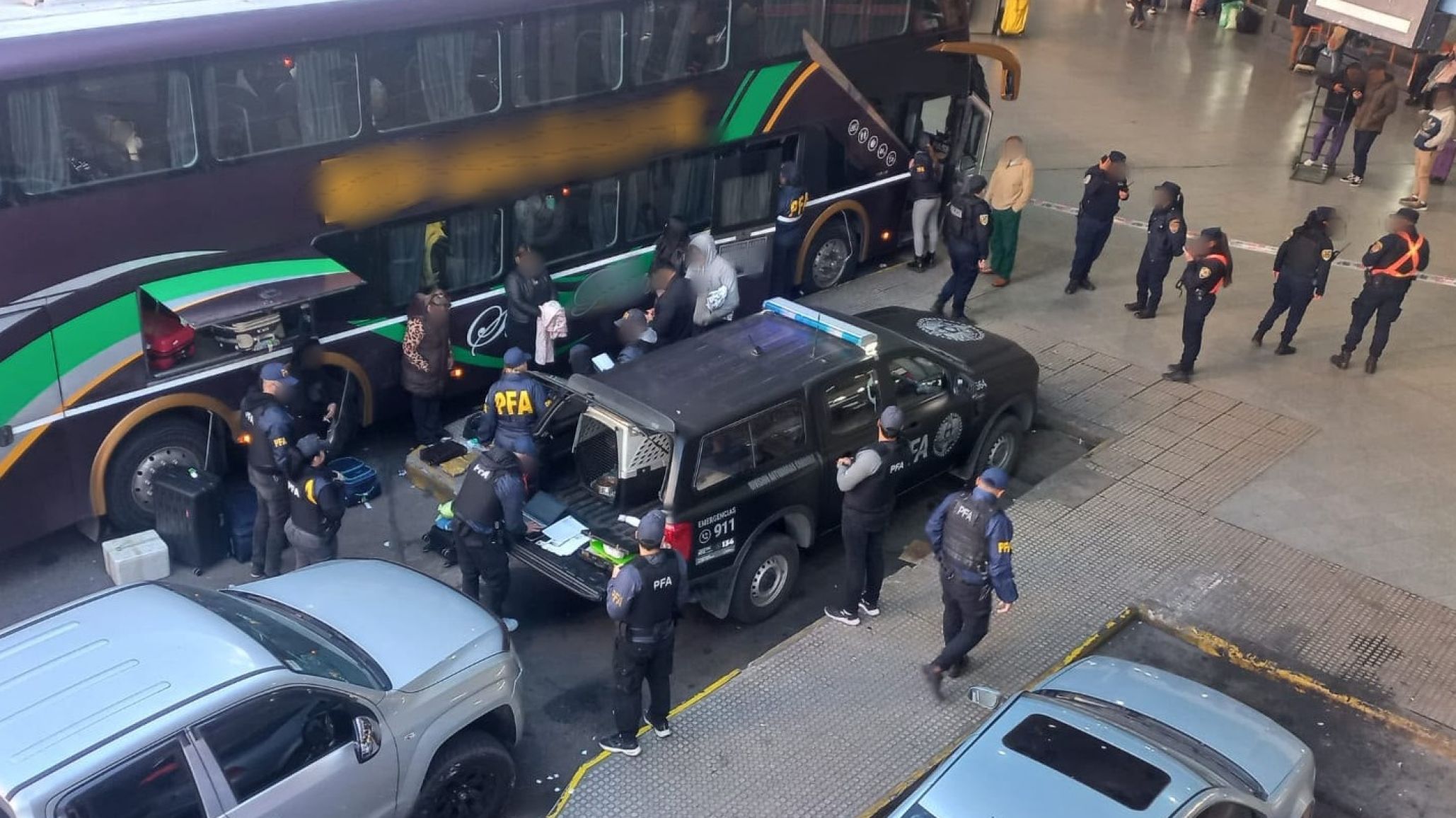 Incautaron casi 23 kilos de cocaína en un colectivo en Córdoba y detuvieron a dos mujeres