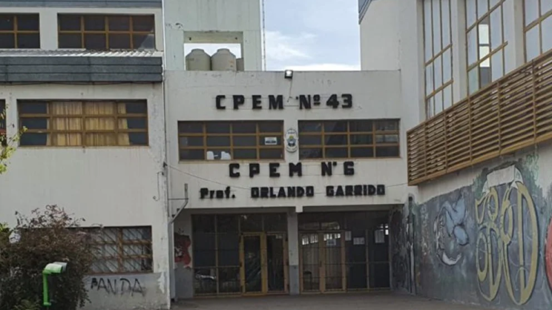 Un alumno llevó un arma a la escuela, disparó en el aula e hirió a un compañero en Cutral Co
