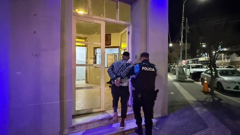 Dos vendedores ambulantes fueron detenidos tras un disturbio en la Terminal de Ómnibus