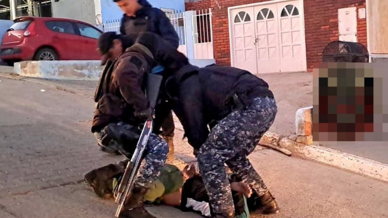 Una mujer redujo a un ladrón que escapaba con un televisor robado