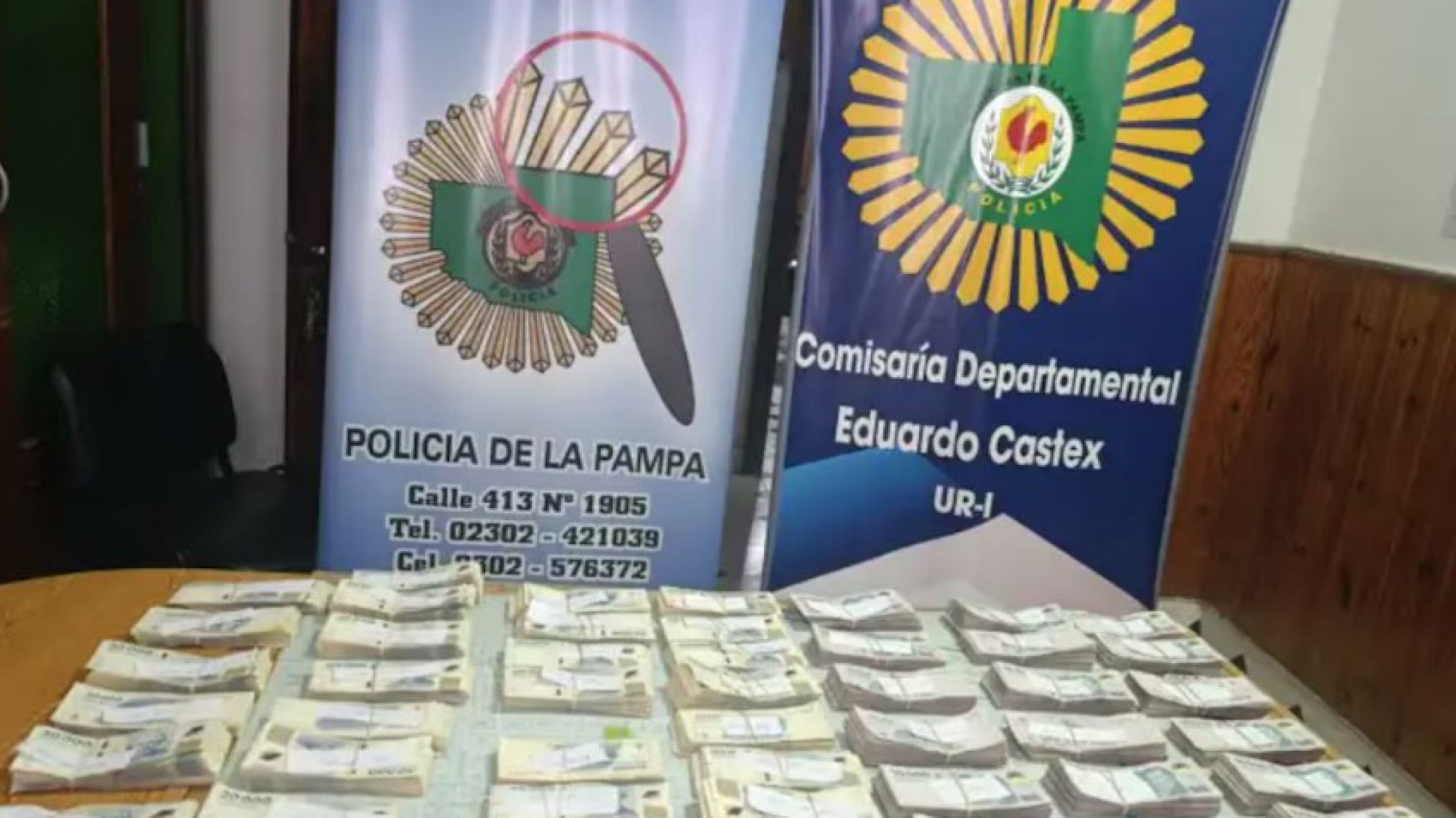 Se llevó una mochila con casi $90 millones que estaba tirada en la ruta y vivió una pesadilla: qué te puede pasar, según la ley, si te encontrás plata