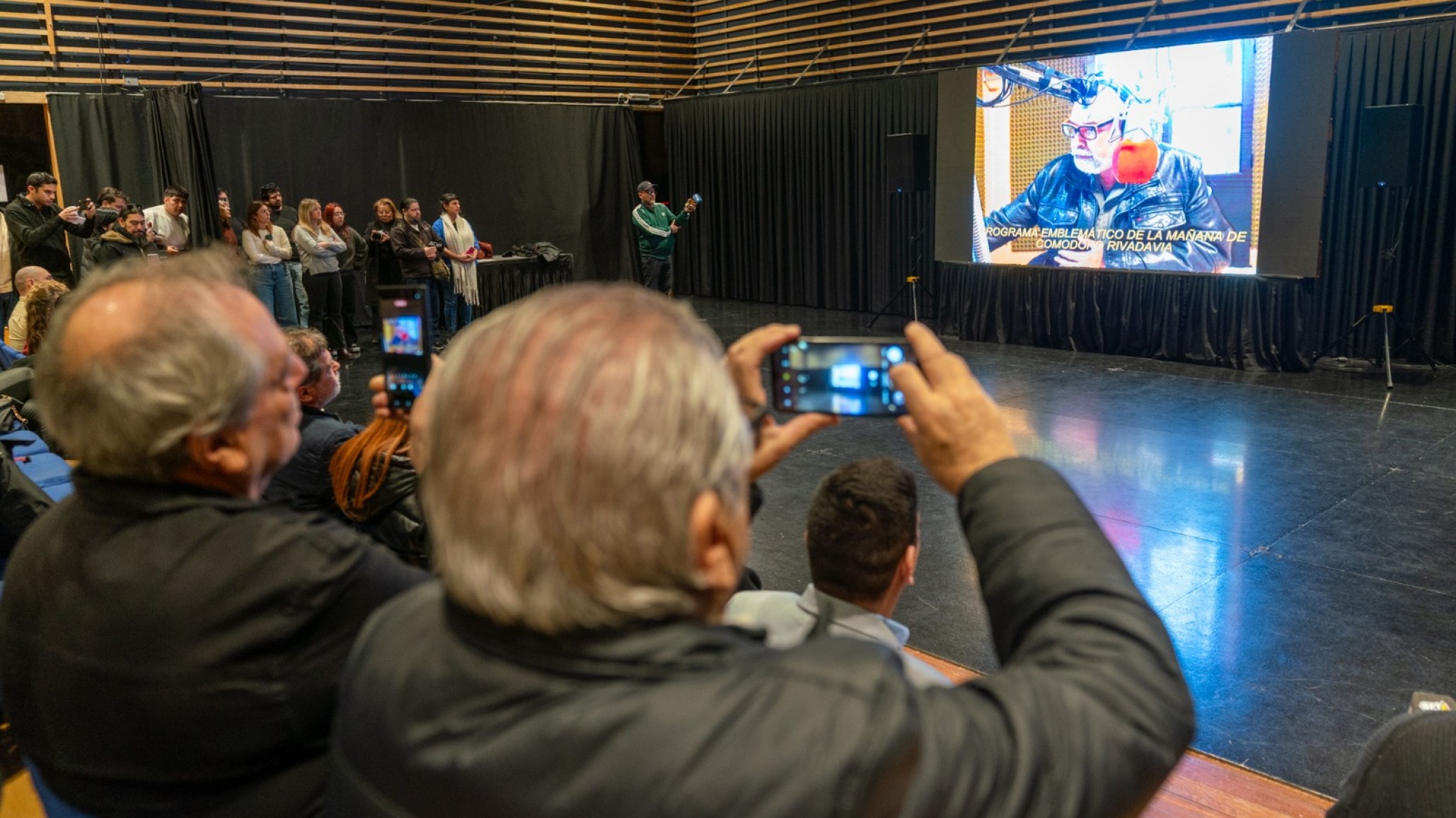 La ciudad homenajeó a Carlos Omar "Oso" Bareilles en el día del Locutor