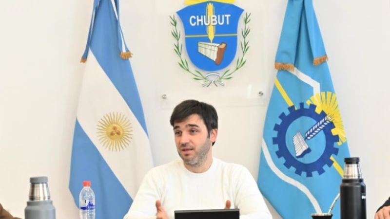 Torres firmó el contrato para ejecutar el nuevo Conducto Pluvial de Descarga al Mar en Comodoro Rivadavia