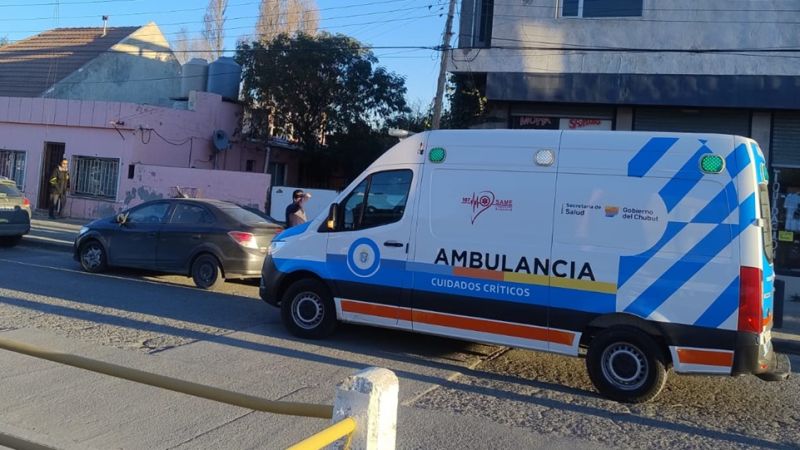 Conducía sin registro, chocó contra un auto en el barrio Juan XXIII y terminó multado