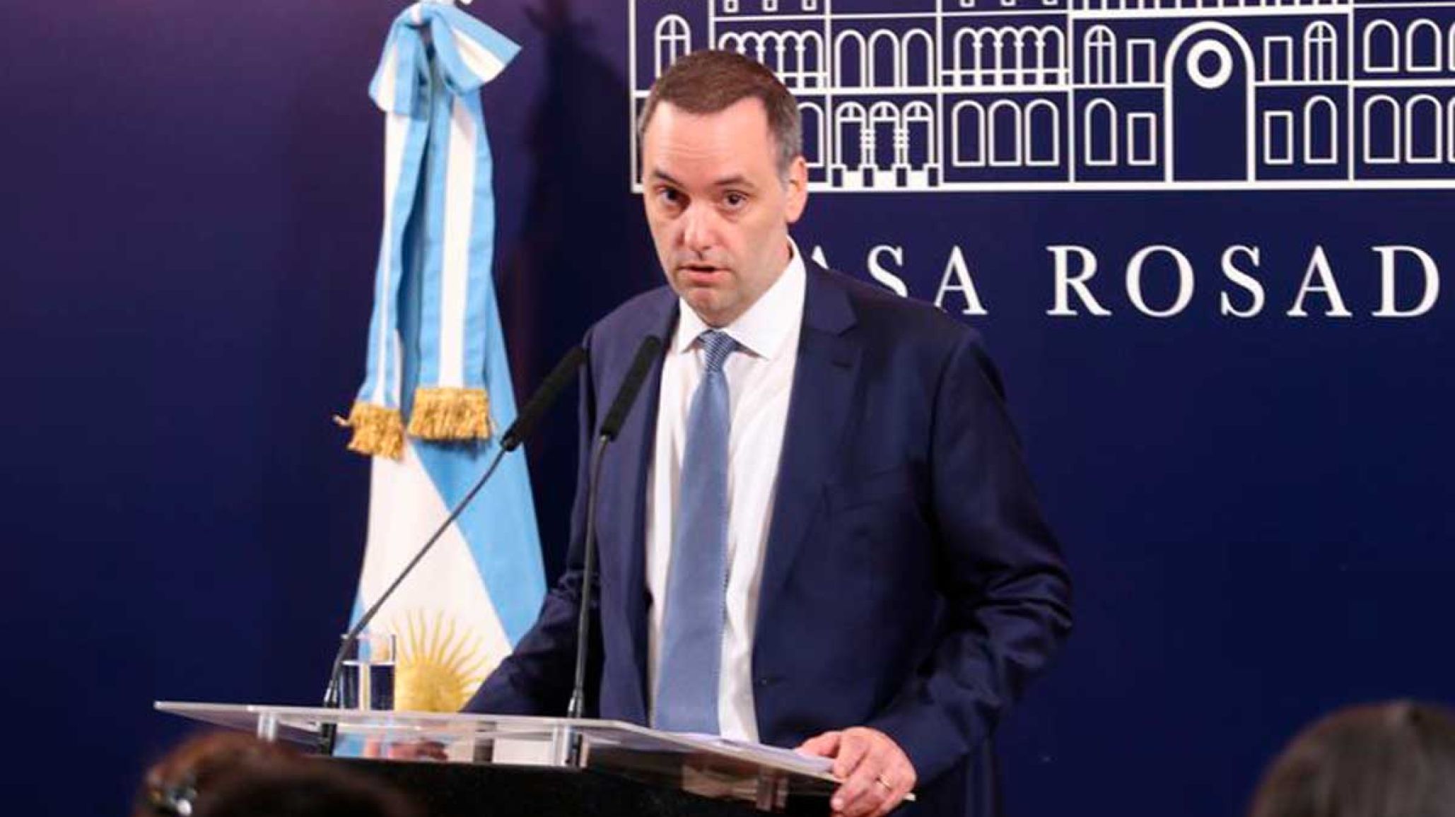 El juez Ariel Lijo le prohibió a Manuel Adorni salir del país en medio de la causa por enriquecimiento ilícito
