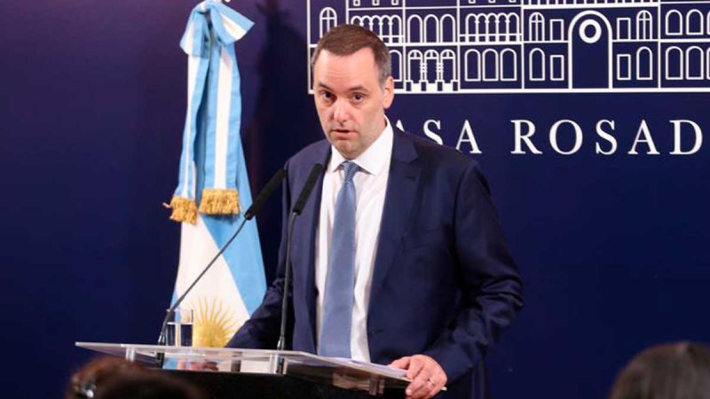 El juez Ariel Lijo le prohibió a Manuel Adorni salir del país en medio de la causa por enriquecimiento ilícito