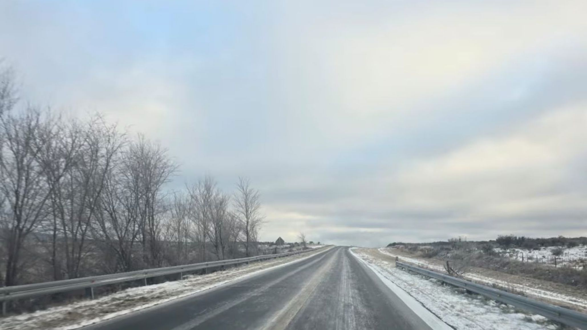 Rutas en Chubut hoy: habilitadas pero con hielo, heladas y alerta por baja adherencia