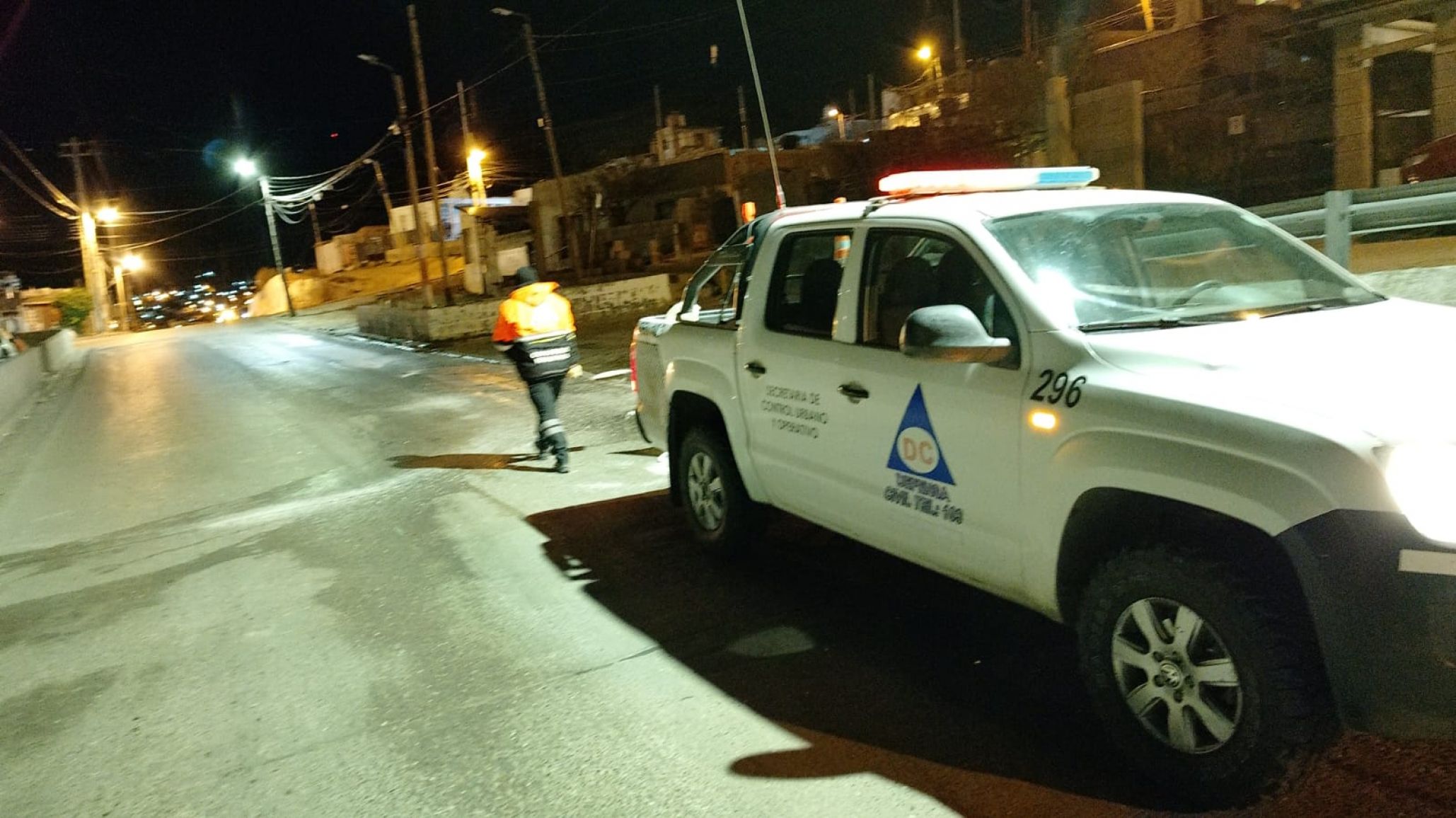 Otra mañana con escarcha en Comodoro: realizaron tareas preventivas con sal en distintos sectores de la ciudad