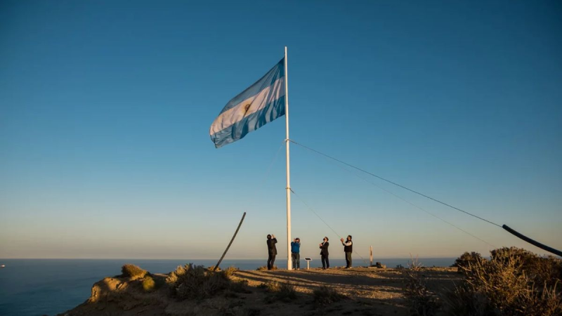 Robaron la bandera argentina del mástil del Cerro Chenque a días del 9 de Julio