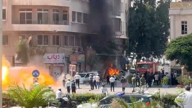Dos explosiones cerca del hotel donde se alojaba Emmanuel Macron dejaron al menos 18 heridos en Siria