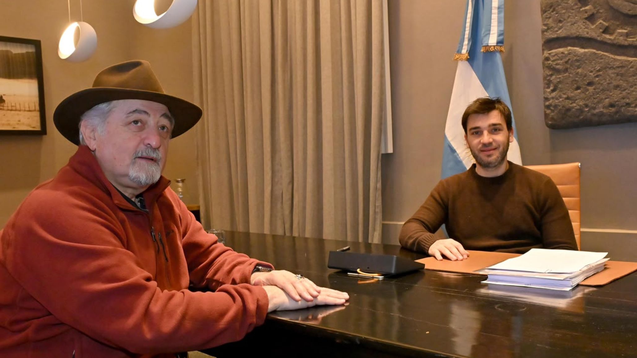 Torres y Othar acordaron un plan para el Cerro Hermitte: habrá más de 150 viviendas y 150 lotes con servicio