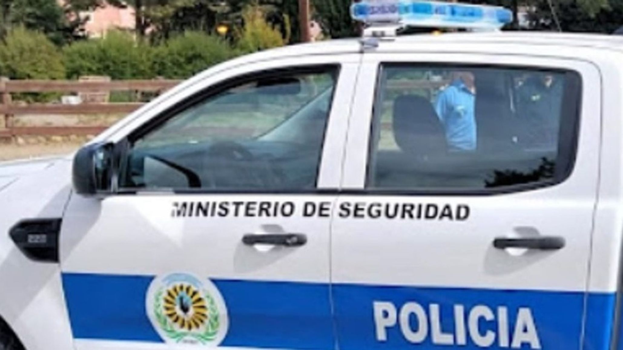 "Andate que si no te pego un tiro": delincuentes simularon un viaje por aplicación y le robaron el auto a un profesor Comodoro Deportes