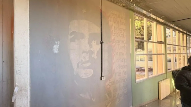 La UNPSJB restaurará el mural vandalizado en Trelew y ratificó su valor histórico