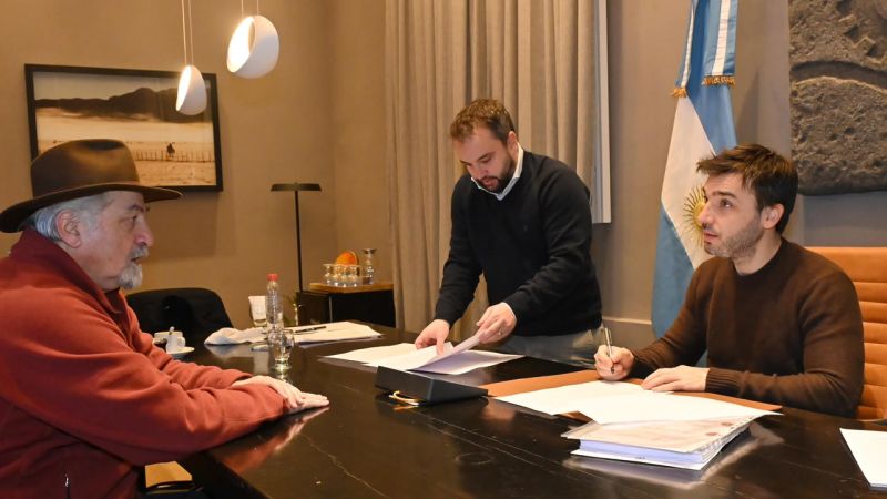 Plan Galina: Torres firmó el decreto para licitar la construcción del nuevo acueducto de Comodoro Rivadavia