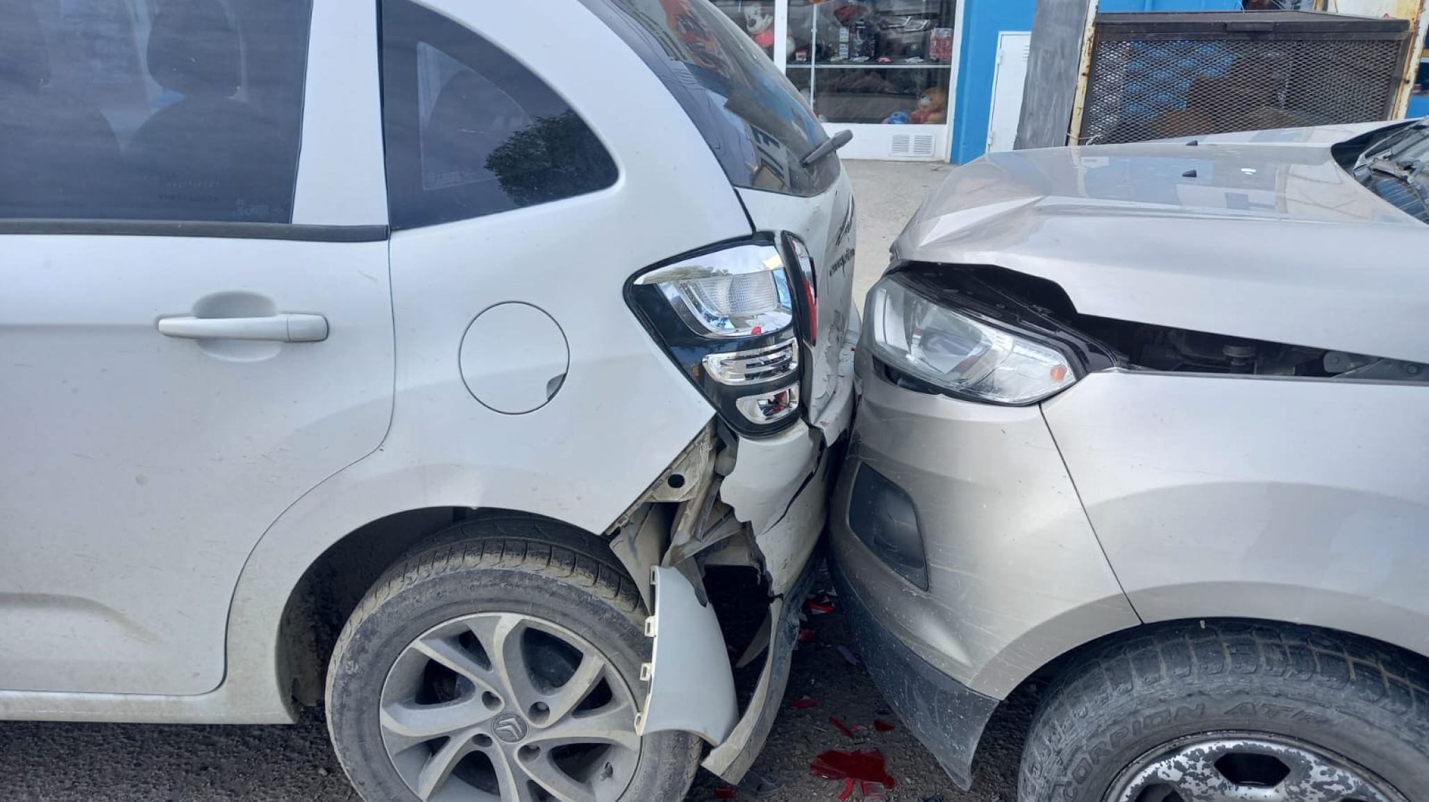 Murió un hombre de 71 años tras descompensarse mientras conducía y chocar contra otro auto