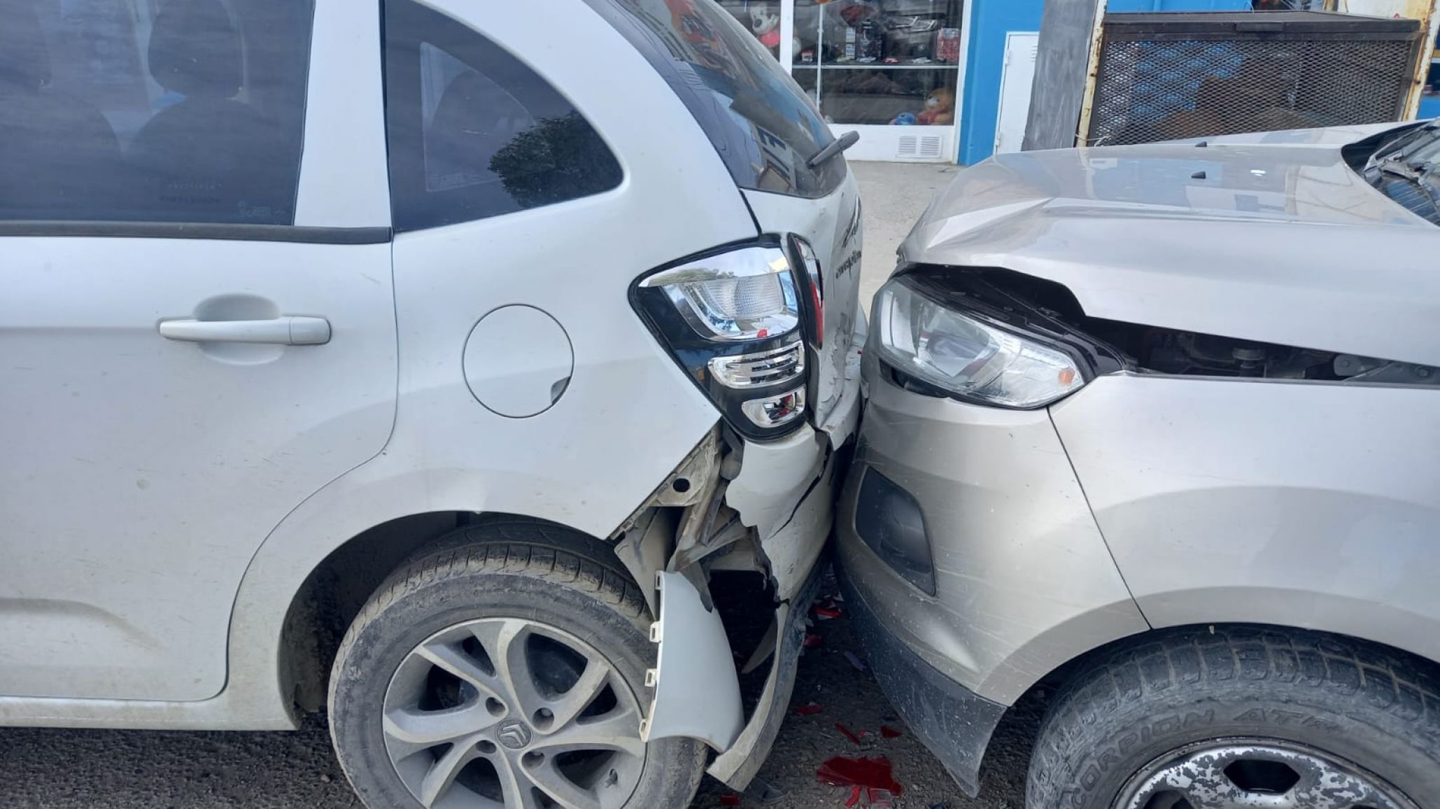 Murió un hombre de 71 años tras descompensarse mientras conducía y chocar contra otro auto
