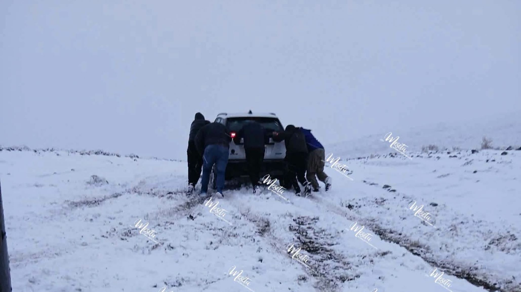 Temporal en Chubut: Docentes de Gastre, Gan Gan y Chacay Oeste quedaron varados por la nieve