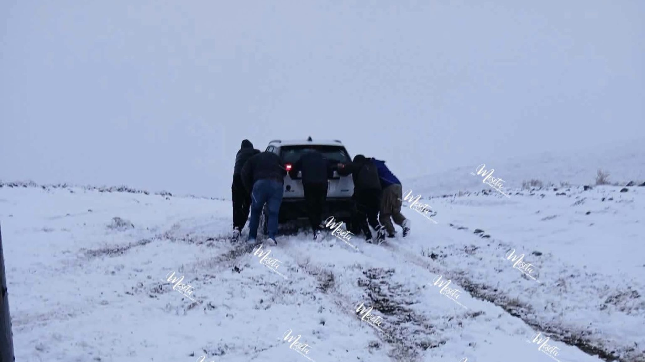 Temporal en Chubut: Docentes de Gastre, Gan Gan y Chacay Oeste quedaron varados por la nieve