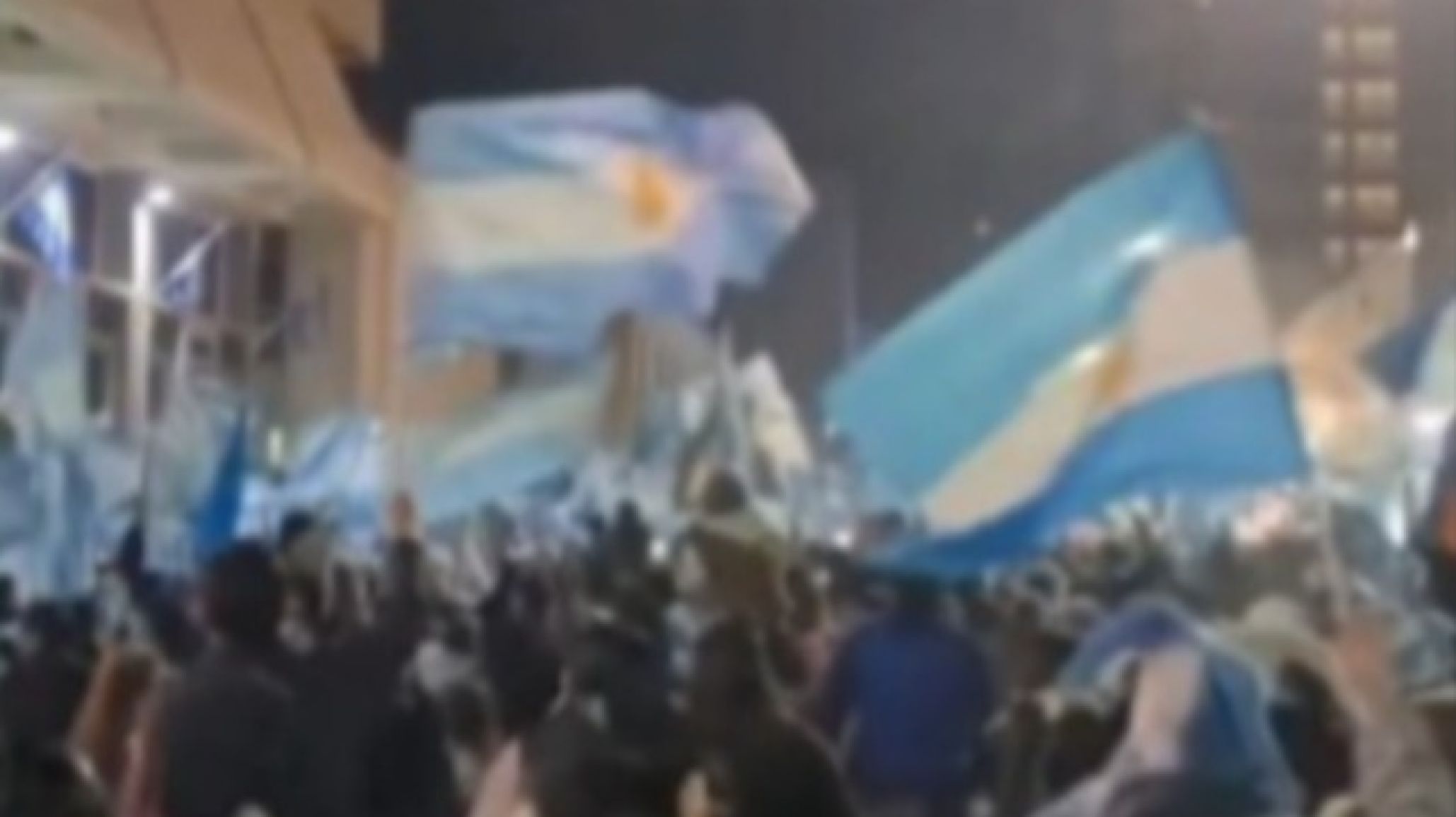 Comodoro festejó a lo grande el pase a semifinales: una multitud copó el centro y ya palpita el duelo con Inglaterra