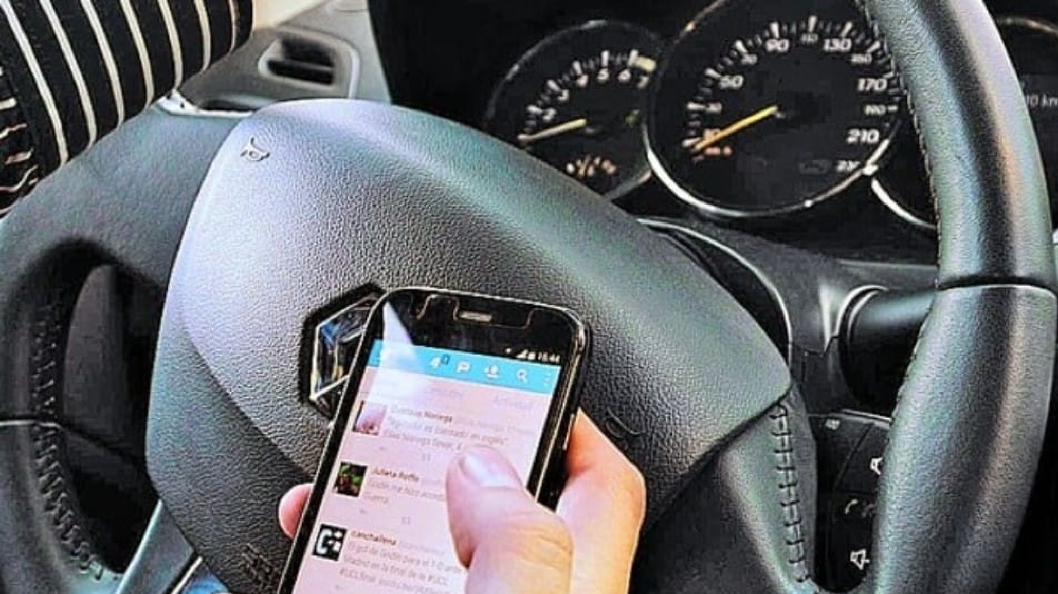 ¿Te pueden multar por usar el GPS mientras manejás? La explicación de un especialista sobre lo que dice la ley