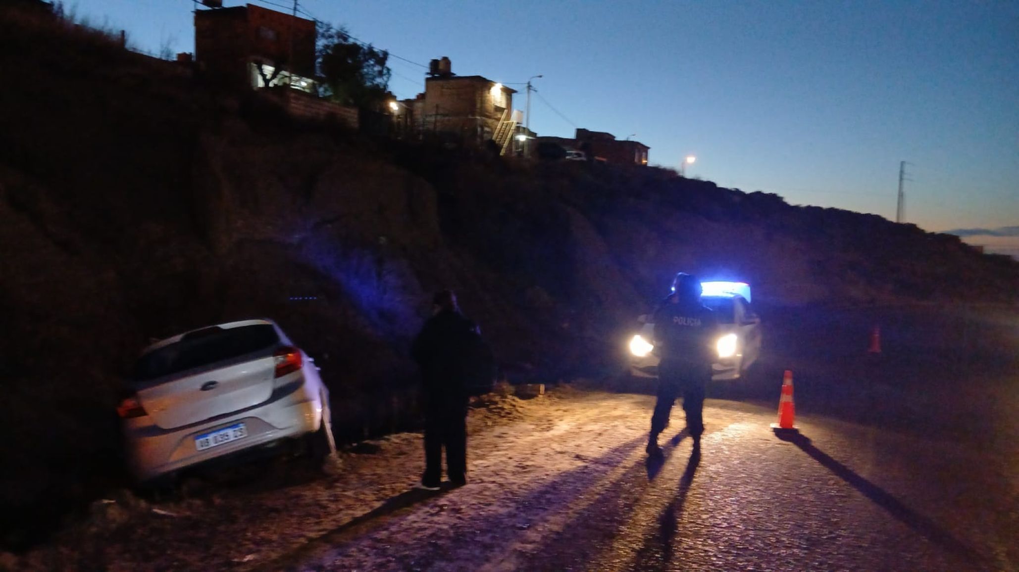 Una conductora perdió el control de su auto y despistó sobre la Ruta Roque González