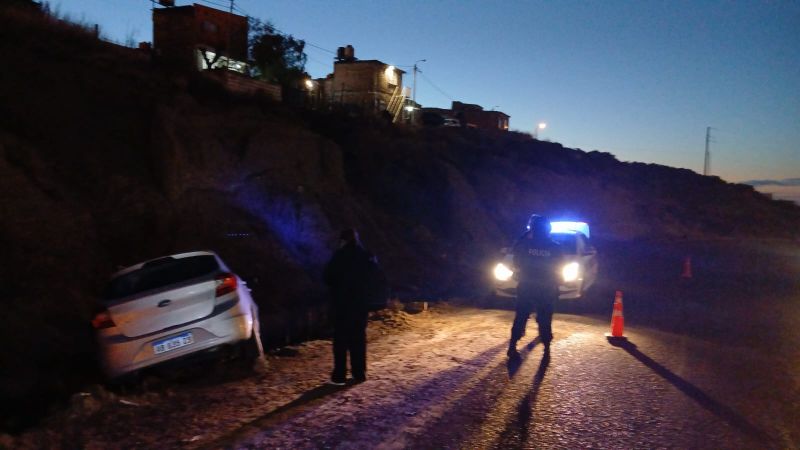 Una conductora perdió el control de su auto y despistó sobre la Ruta Roque González
