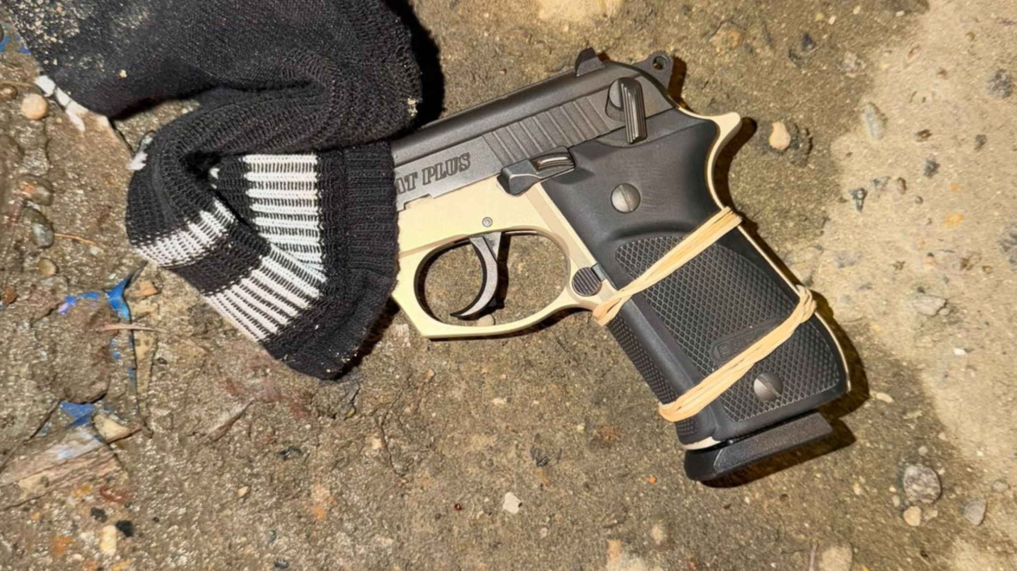 Amenazó a un hombre con un arma, escapó en un Uber y terminó detenido con una pistola cargada