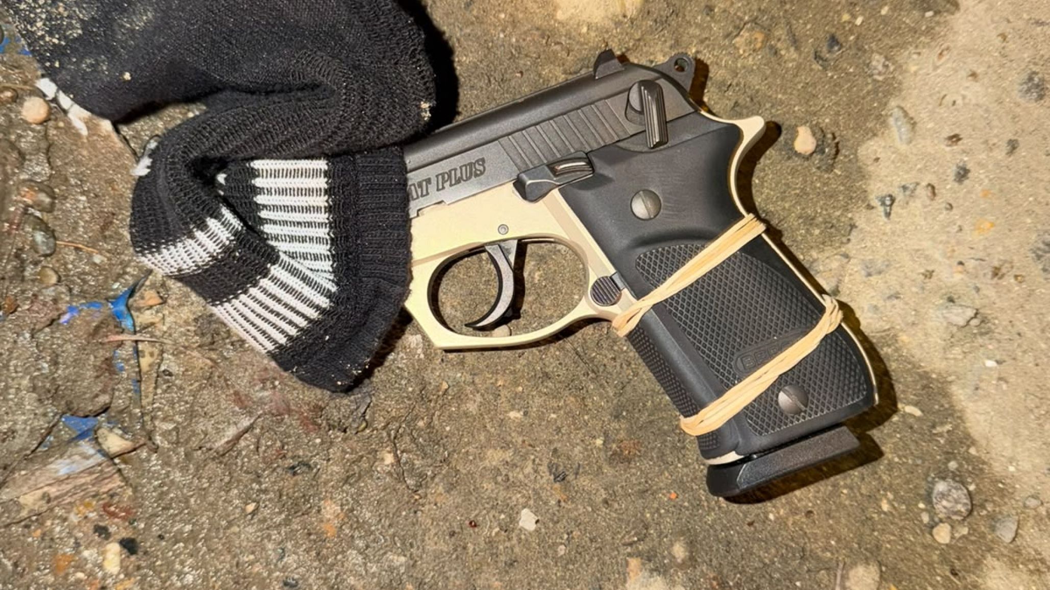 Amenazó a un hombre con un arma, escapó en un Uber y terminó detenido con una pistola cargada