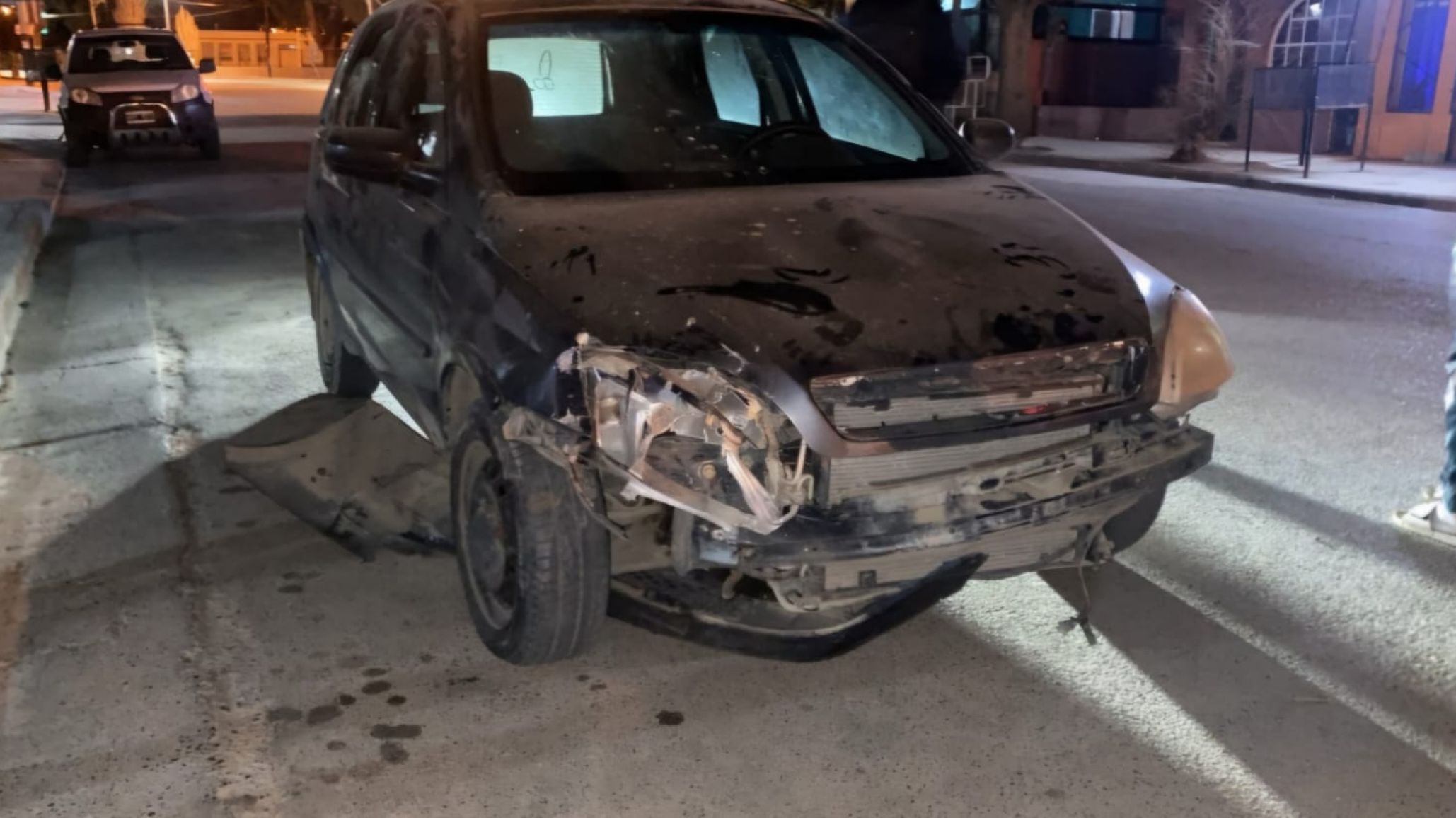 Chocó un auto estacionado, escapó y dio 1,52 g/l de alcohol en sangre