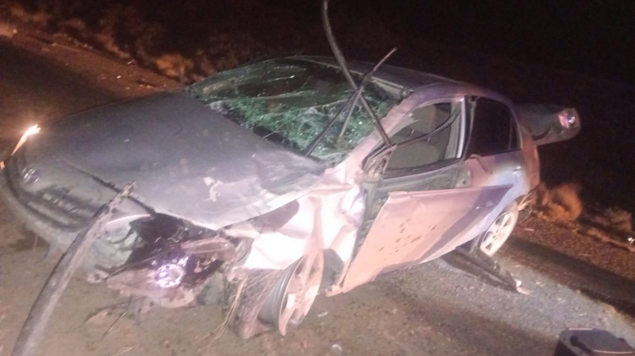 Volcó con su Toyota Corolla en el ingreso a Astra y salvó su vida