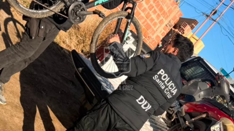 Recuperan una moto y una bici tras un allanamiento en Caleta Olivia