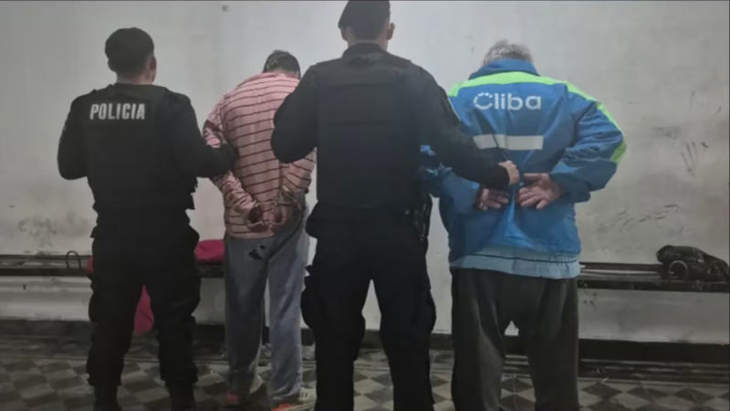 Una mujer denunció que su expareja y el suegro de este la mantuvieron cautiva y la abusaron durante varios días