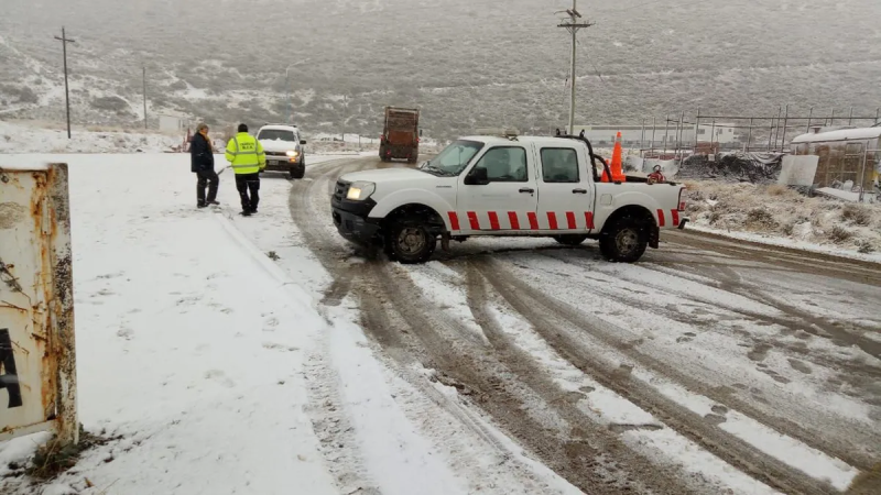 Máxima precaución por presencia de nieve, hielo y neblina en caminos alternativos
