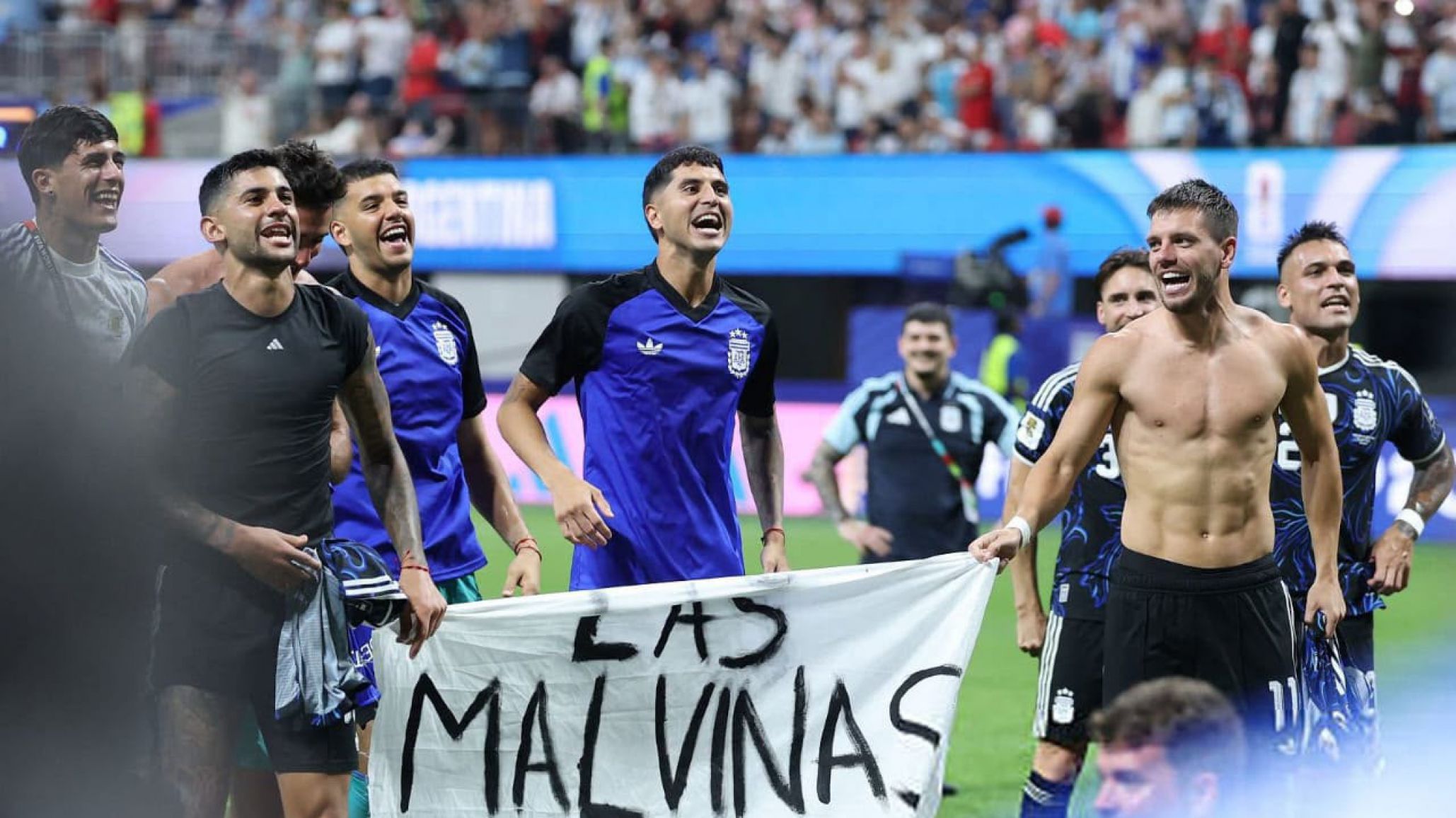 Una sábana pintada desarticuló a Milei y su política de Malvinas